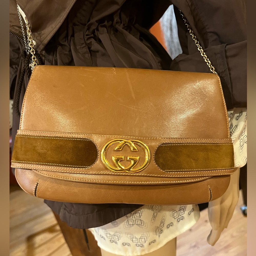 ❗️SOLD❗️Gucci Clutch😍Beautiful very unique Piece vintg great cond 11”x6.5😍😍 - Picture 9 of 16